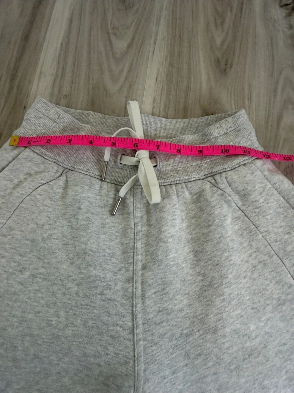 Lululemon Women’s Light Gray Joggers size 0  PERFECT CONDITION